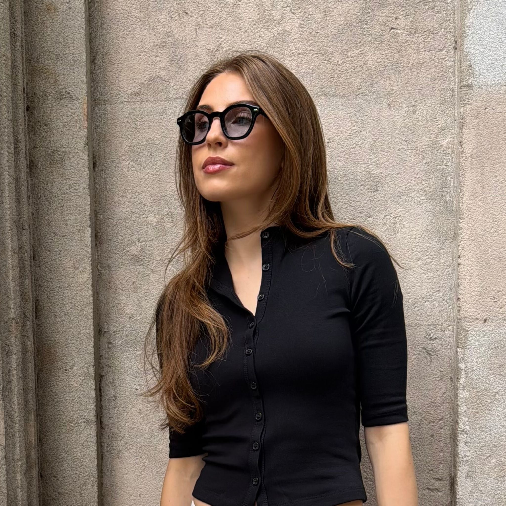 #farge_black tint blue